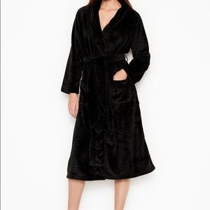 VICTORIA'S SECRET
Plush Long Robe